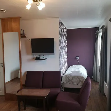Gjestgiverier Ulvsvåg Og Fjordcamping As *