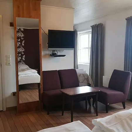 Ulvsvåg Og Fjordcamping As Gjestgiverier Ulsvåg