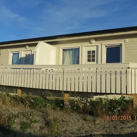 Gjestgiverier Ulvsvåg Og Fjordcamping As